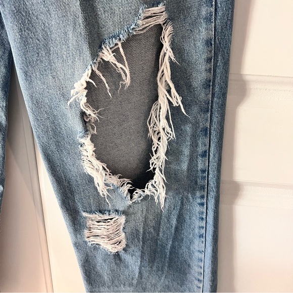 Forever 21 Distressed Boyfriend Jeans - Size 24 - Picture 9 of 11